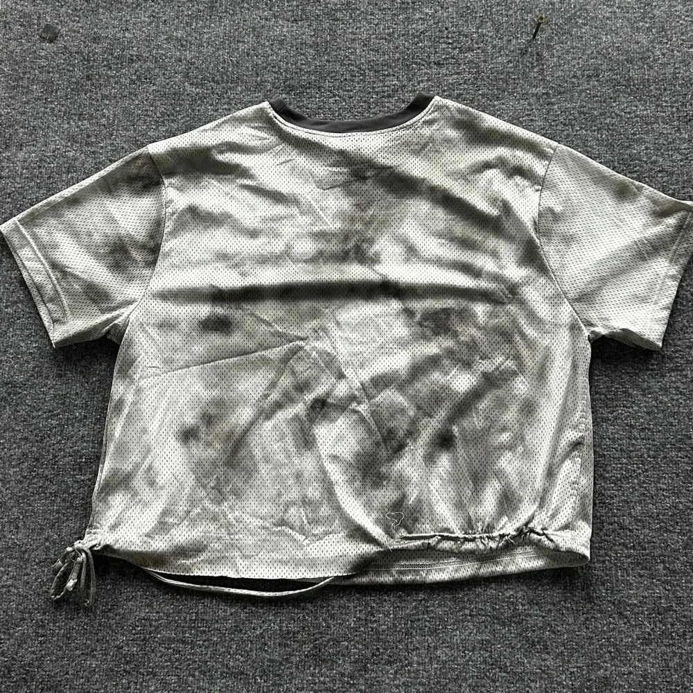 Nike Mesh Crop Top Womens Size 1X Gray Tie Dye Cinch Hem Short Sleeve Athletic